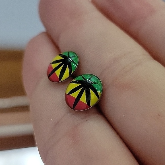 HEMP LEAF 420 Stud Earrings, unisex - Picture 4 of 6